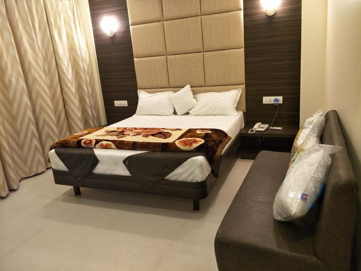 فندق Kalyānفي  K D Residency المظهر الخارجي الصورة